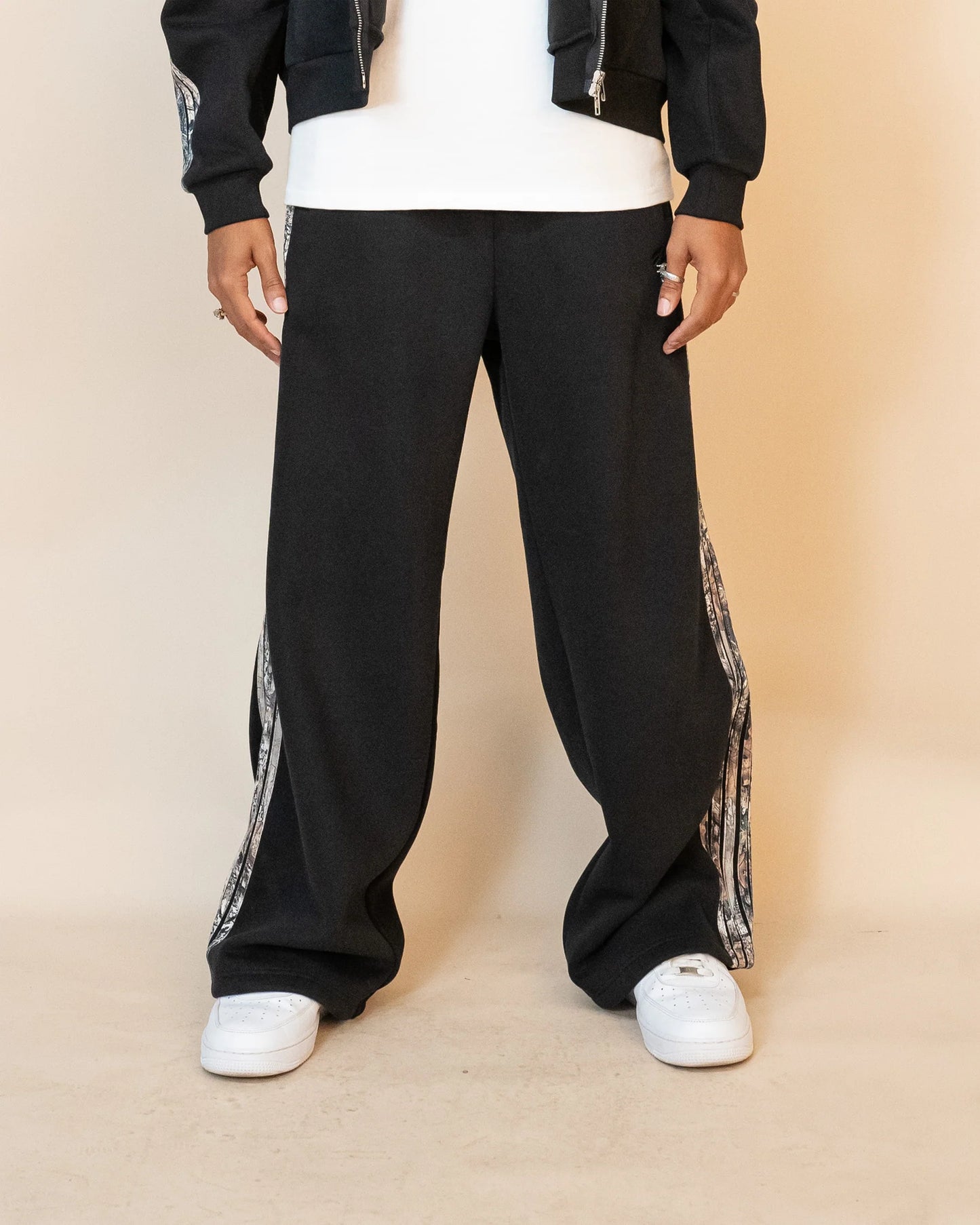 CAMO STRIPED BAGGY SWEATS - BLACK