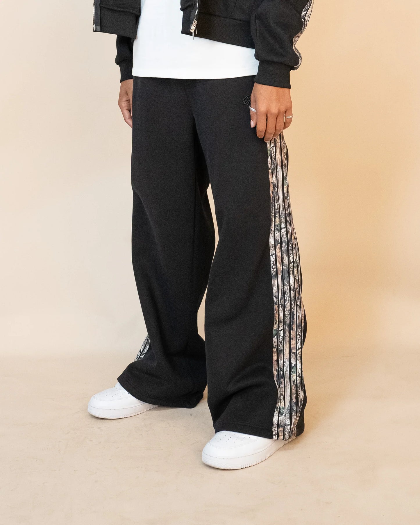 CAMO STRIPED BAGGY SWEATS - BLACK