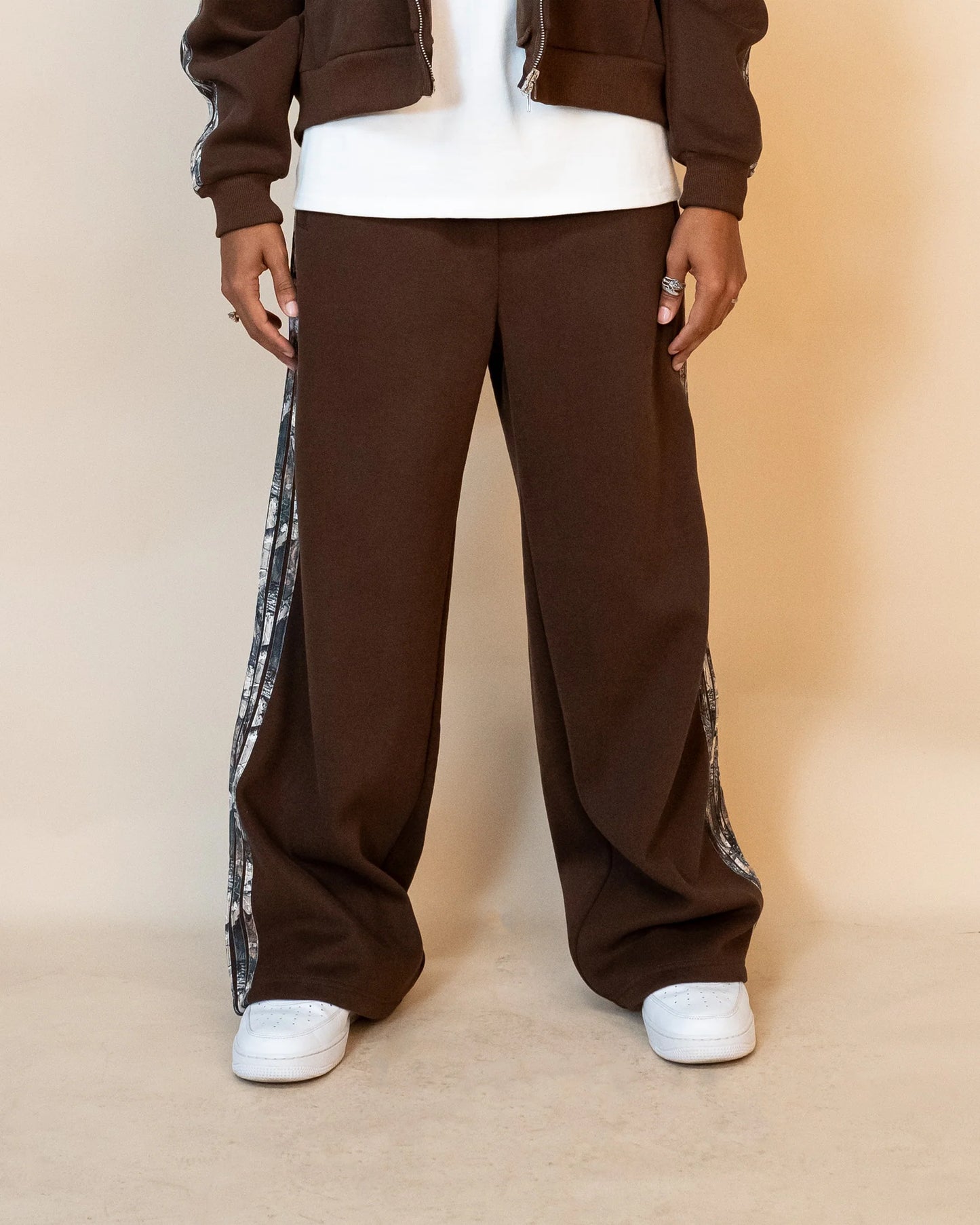 CAMO STRIPED BAGGY SWEATS - BROWN