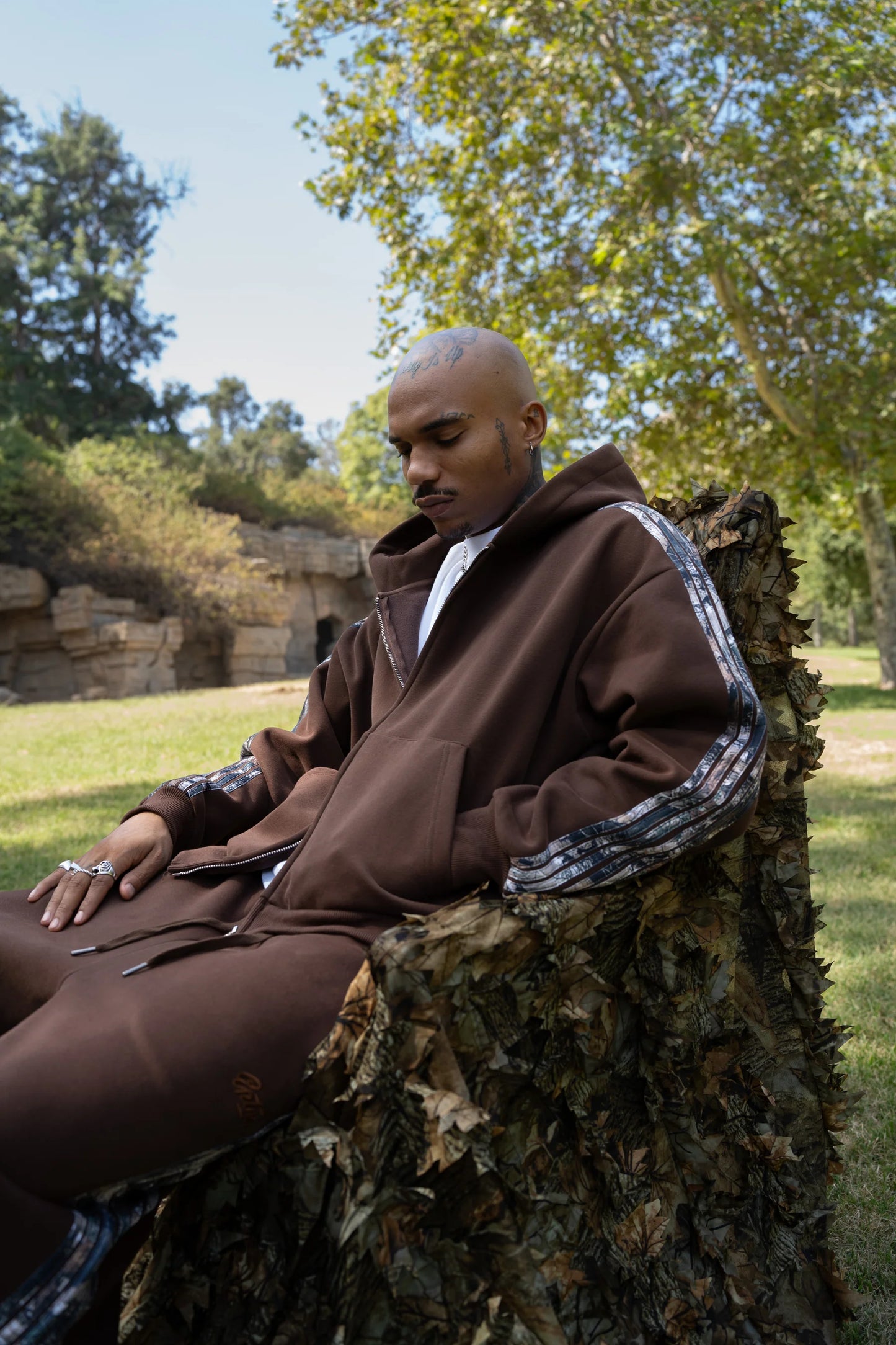 CAMO STRIPED BAGGY SWEATS - BROWN